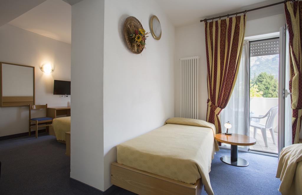 Hotel Alberello Ρίβα ντελ Γκάρντα Δωμάτιο φωτογραφία